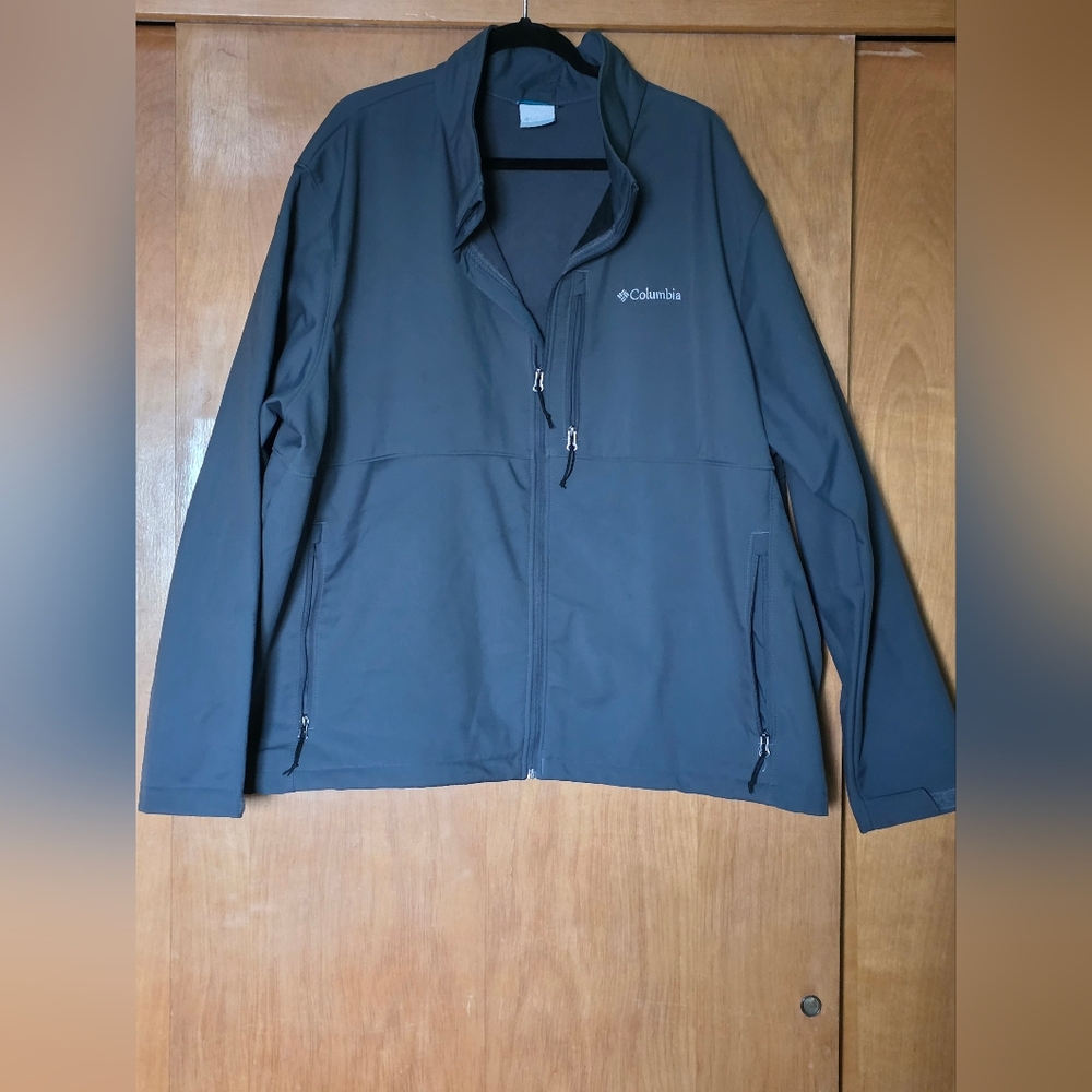 Columbia Men's Charcoal Performance Softshell Jacket